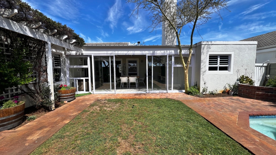 4 Bedroom Property for Sale in Sunningdale Western Cape